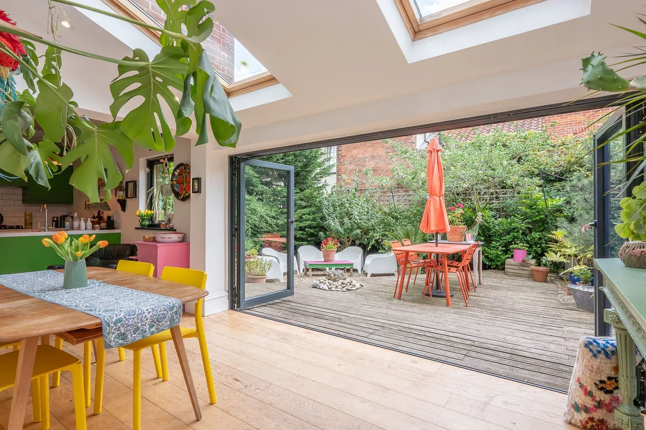 Magnificent Victorian Home with Two B, photo 15
