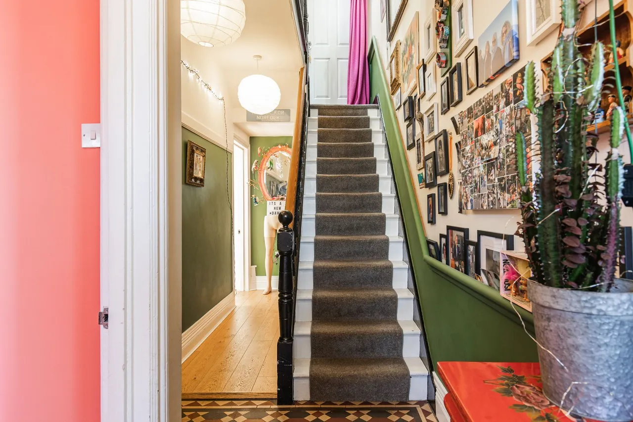 Magnificent Victorian Home with Two B, photo 11
