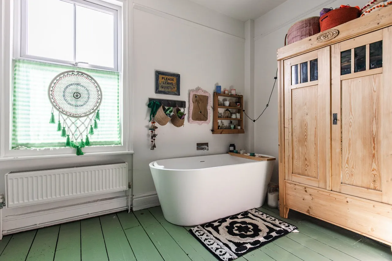 Magnificent Victorian Home with Two B, photo 22