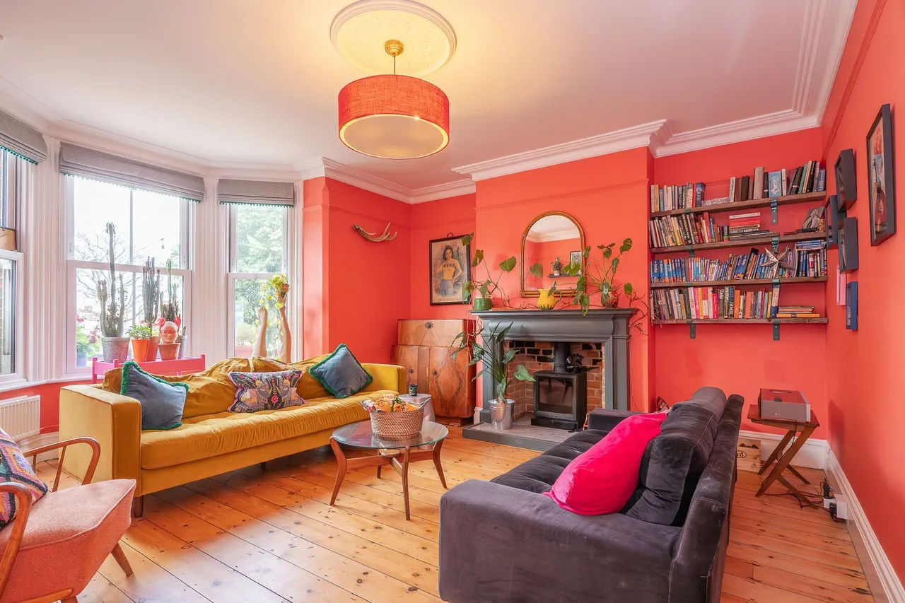 Magnificent Victorian Home with Two B, photo 3