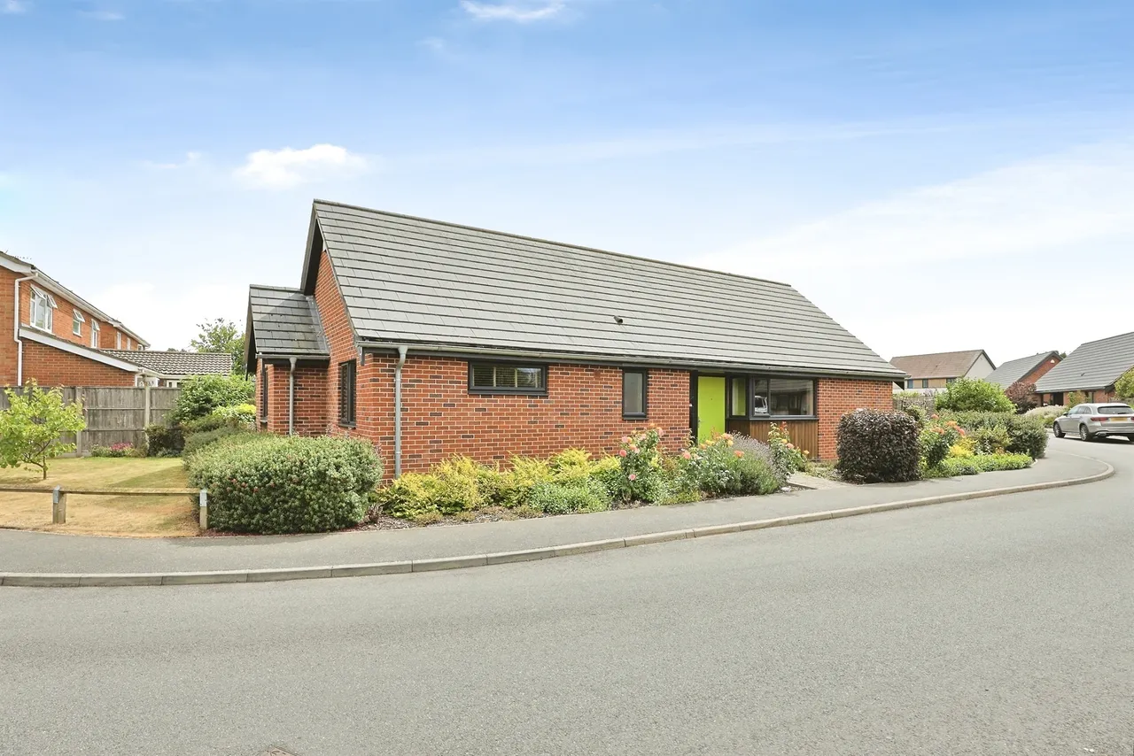 3 bed house for sale, Limes Close, Little Melton, NR9