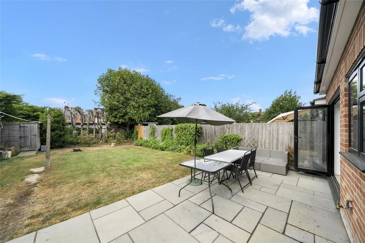 Farm Road, Esher, Surrey, KT10, photo 11