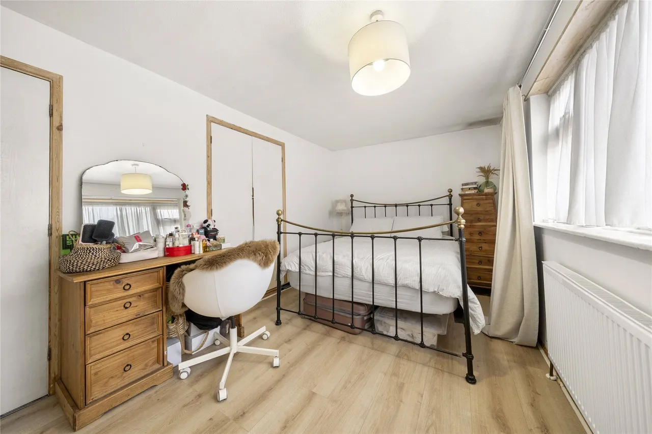 Farm Road, Esher, Surrey, KT10, photo 8
