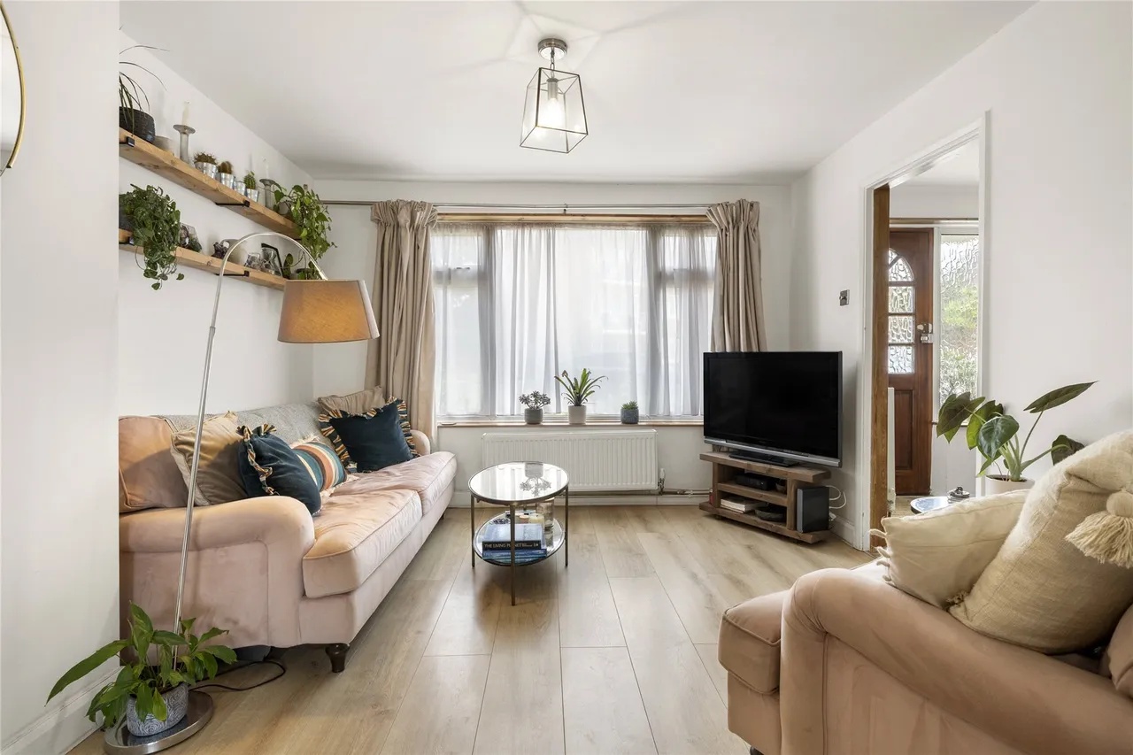 Farm Road, Esher, Surrey, KT10, photo 3