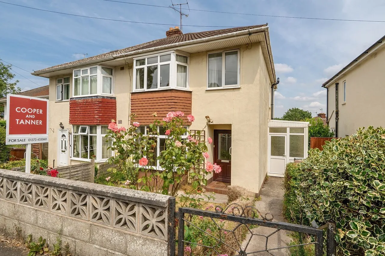 3 bed house for sale, Robins Lane, Frome, BA11