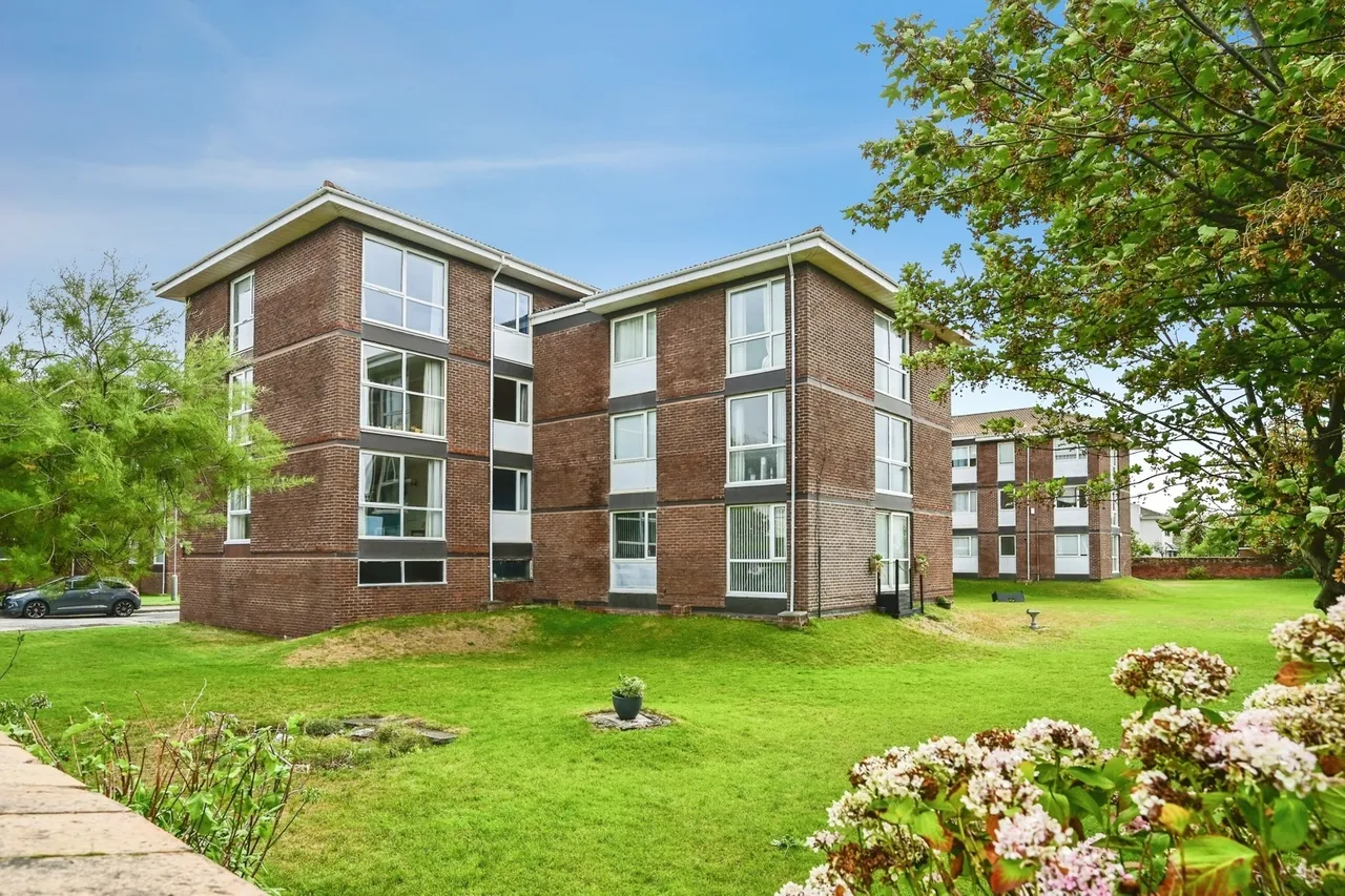2 bed flat for sale, Channel Road, Blundellsands, L23