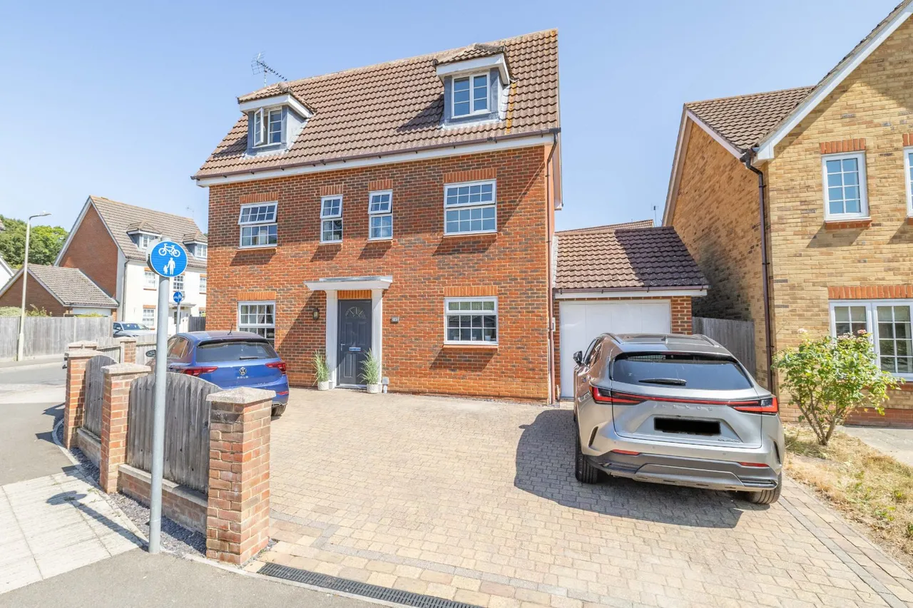 6 bed house for sale, Sweet Bay Crescent, Ashford, TN23