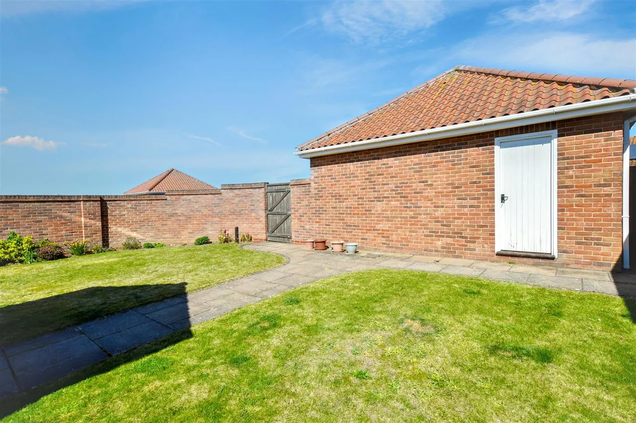 John William Way, Bodham, NR25, photo 31