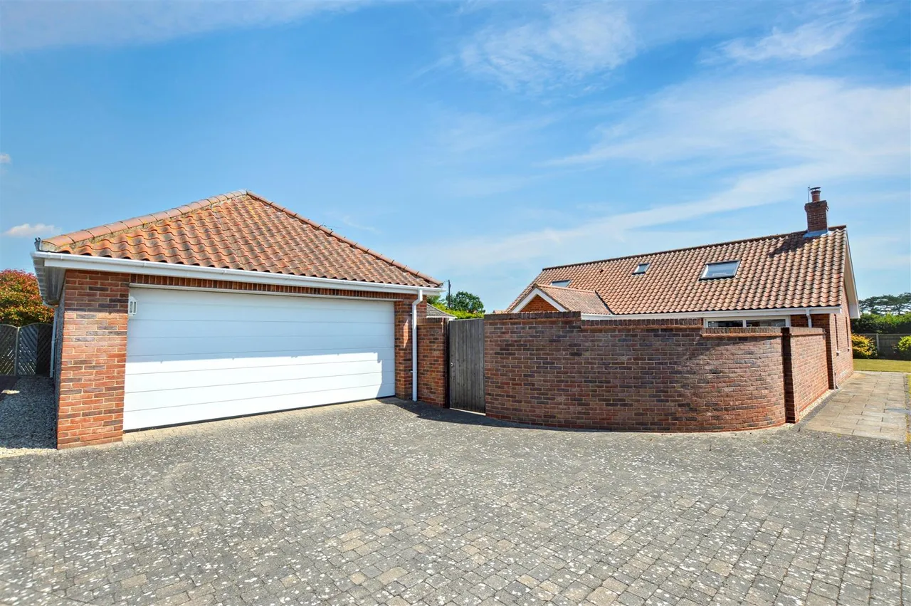 John William Way, Bodham, NR25, photo 29