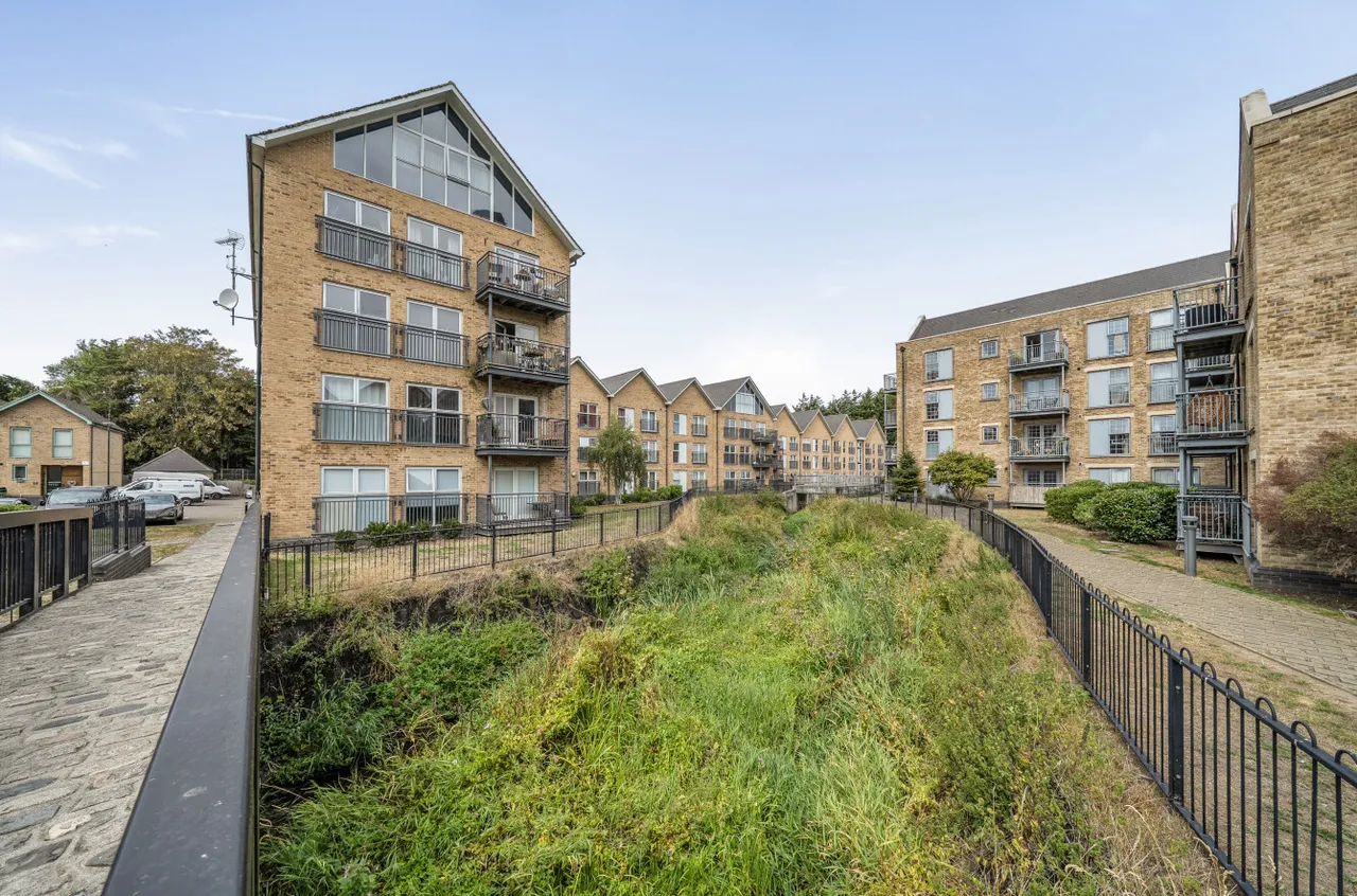 2 bed flat for sale — Esparto Way, South Darenth, DA4