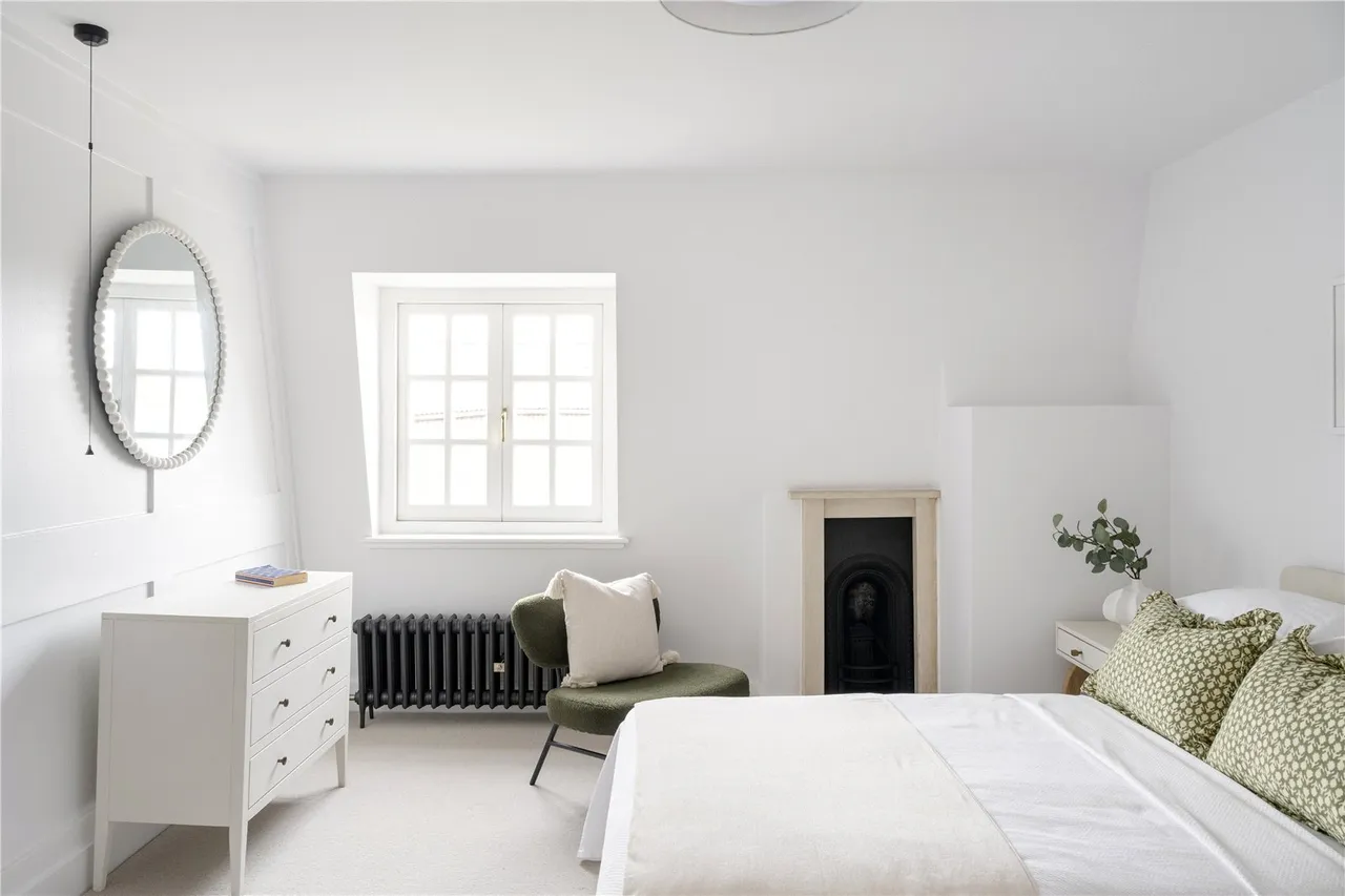 Chiswick Lane South, London, W4, photo 12