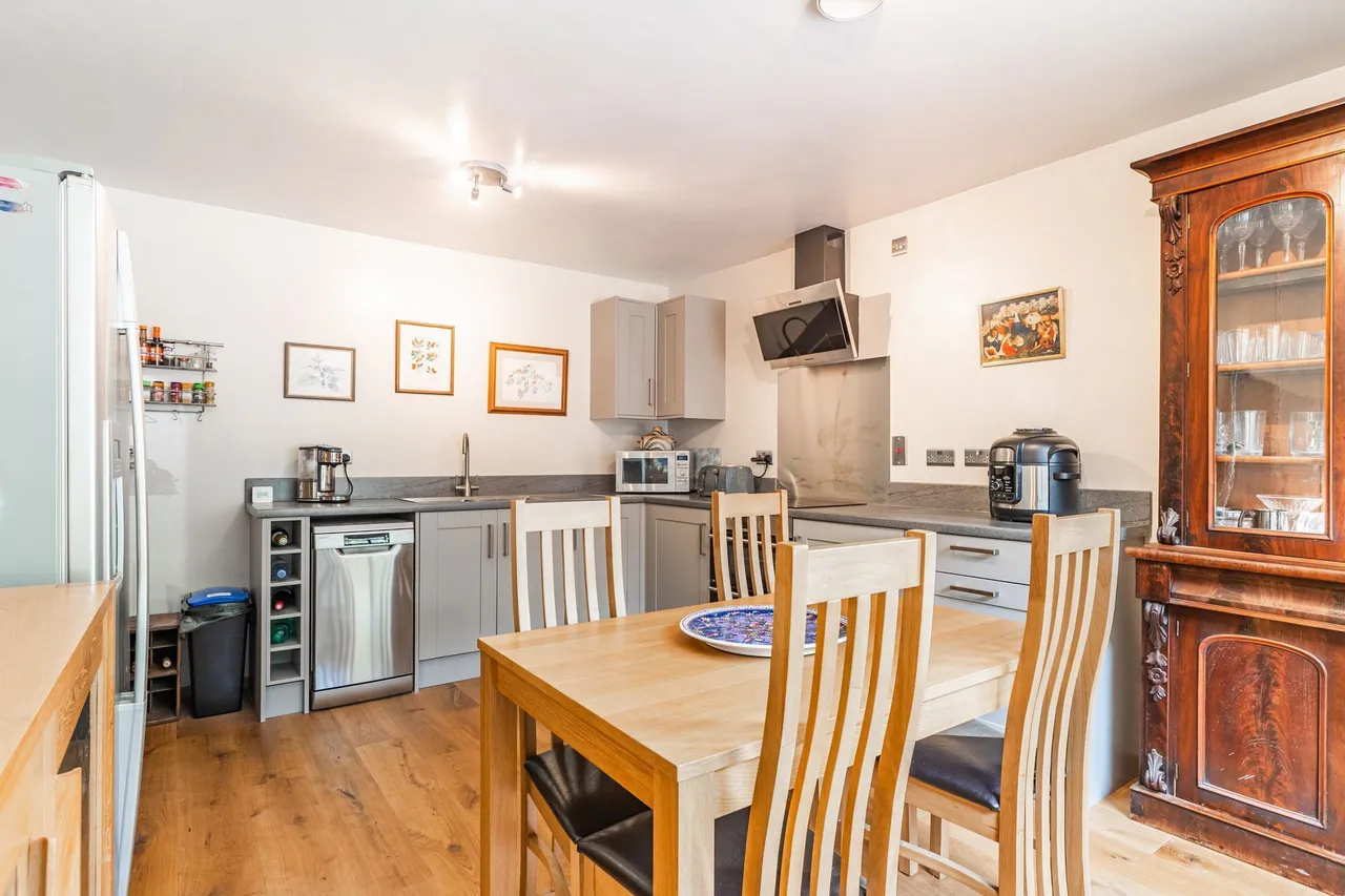 Versatile Detached Home in Stoke Holy, photo 8
