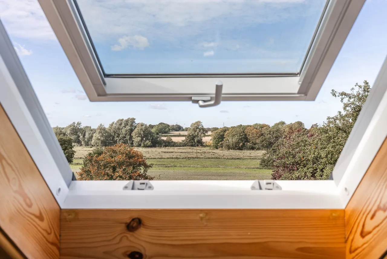 Versatile Detached Home in Stoke Holy, photo 13