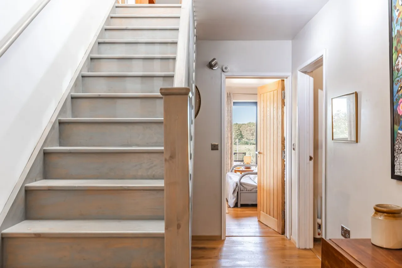 Versatile Detached Home in Stoke Holy, photo 5