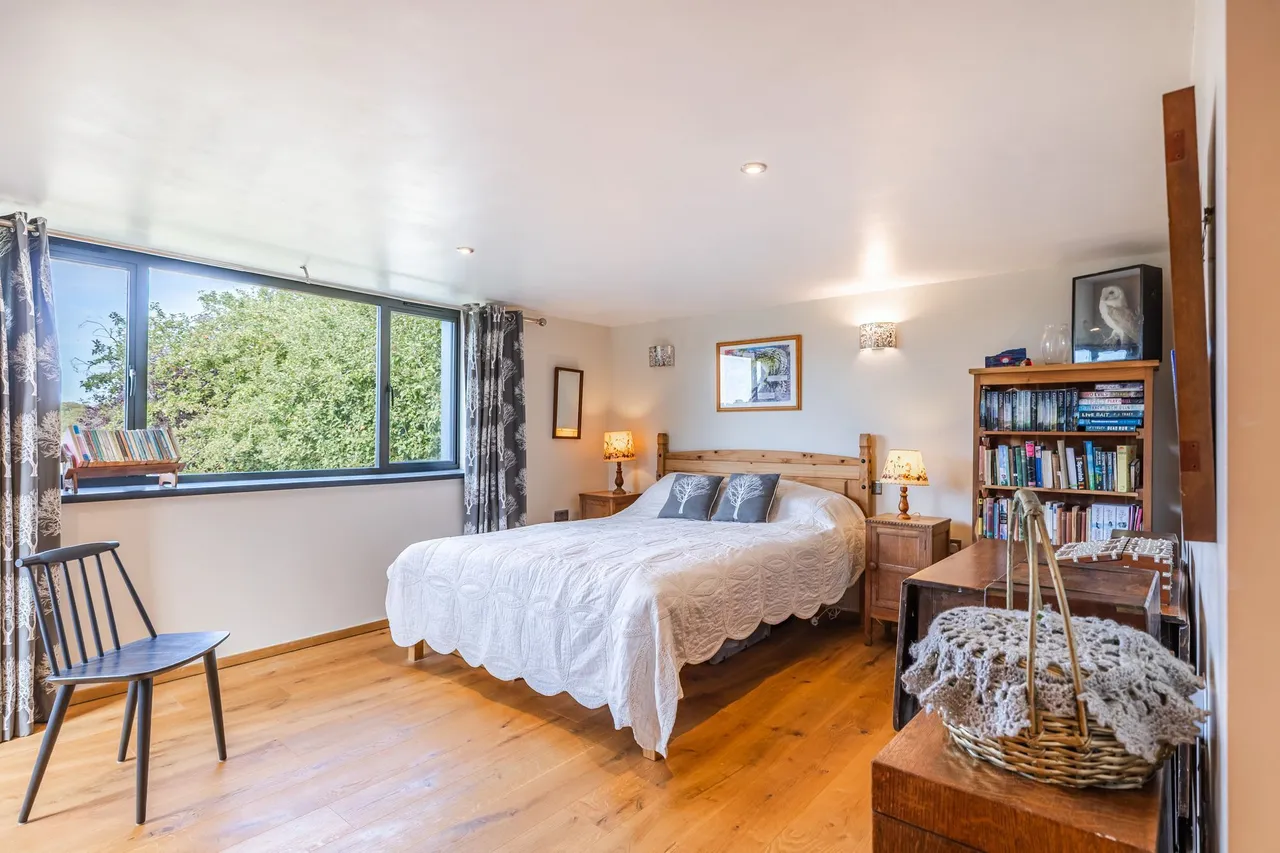 Versatile Detached Home in Stoke Holy, photo 11