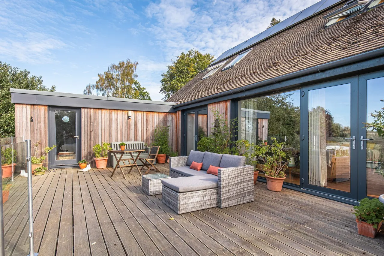 Versatile Detached Home in Stoke Holy, photo 17