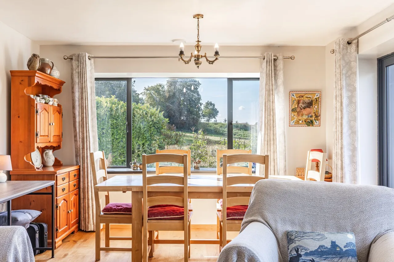 Versatile Detached Home in Stoke Holy, photo 9