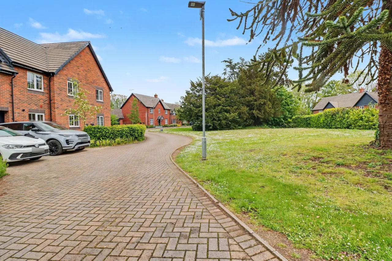 Manor Grove, Stafford, ST16, photo 24