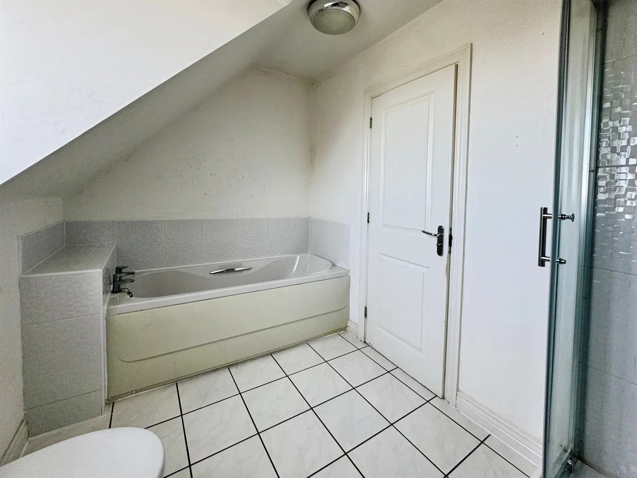 Newport Road, MK10, photo 15