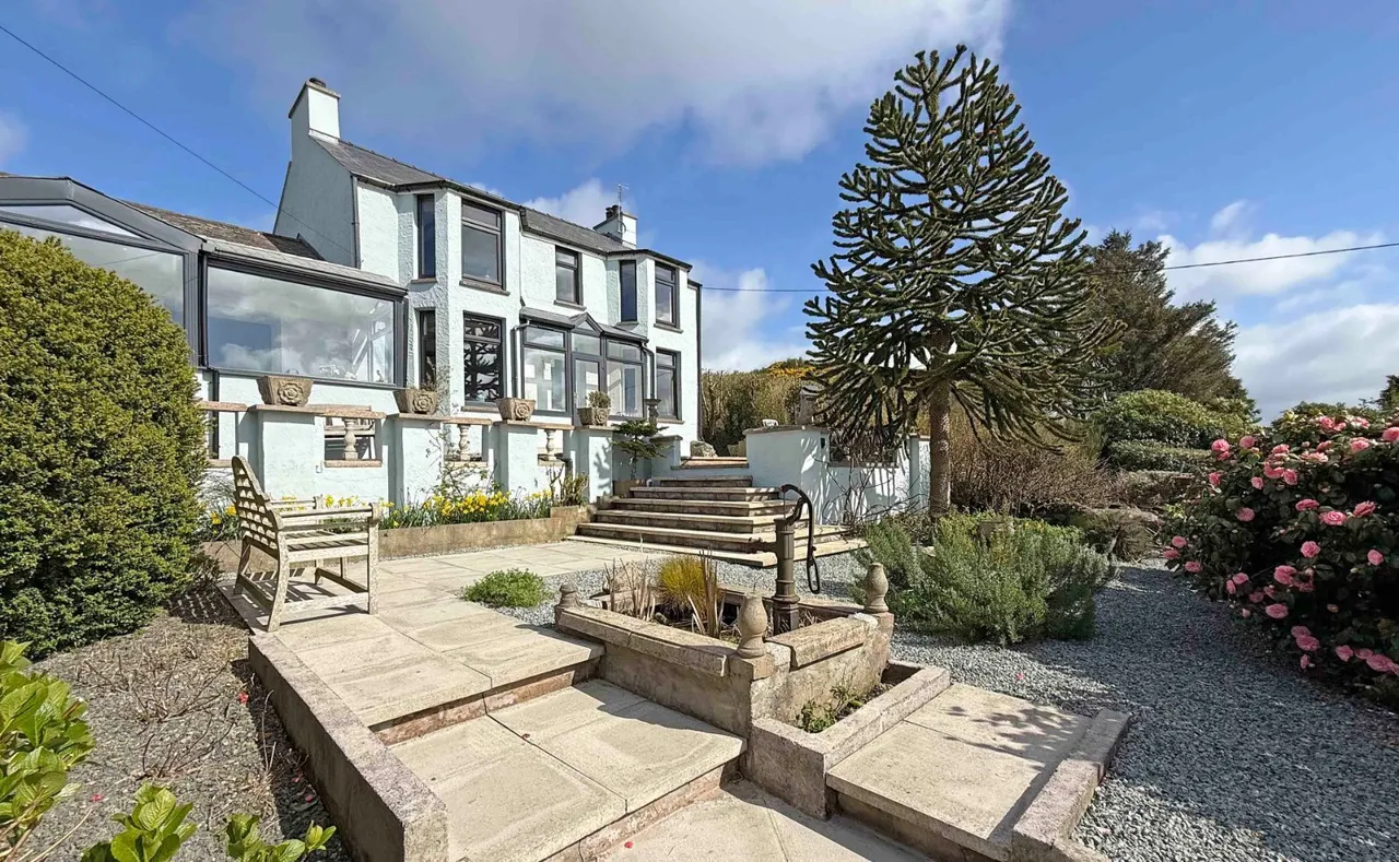 4 bed house for sale, Gwalchmai, Holyhead