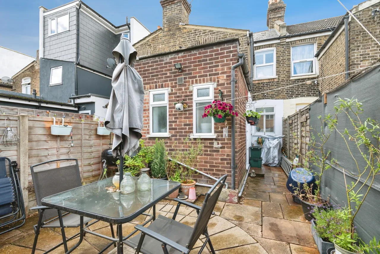 London Road, Wallington, SM6, photo 17