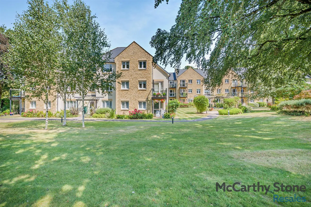 2 bed flat for sale, Charlton Road, Shepton Mallet, BA4
