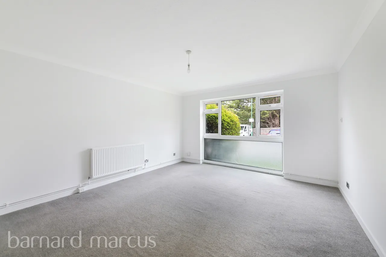 2 bed flat to rent — Jengar Close, SUTTON