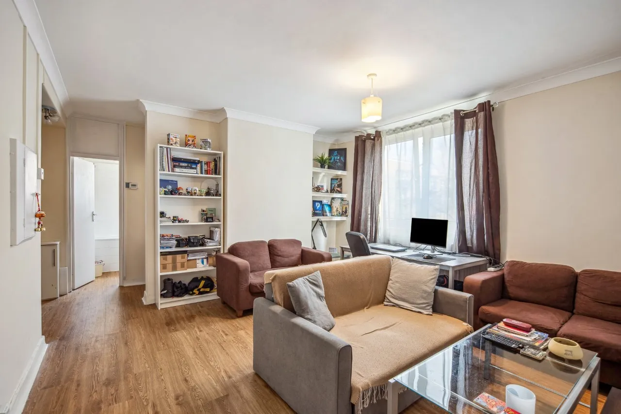 1 bed flat to rent, Maysoule Road, London, SW11