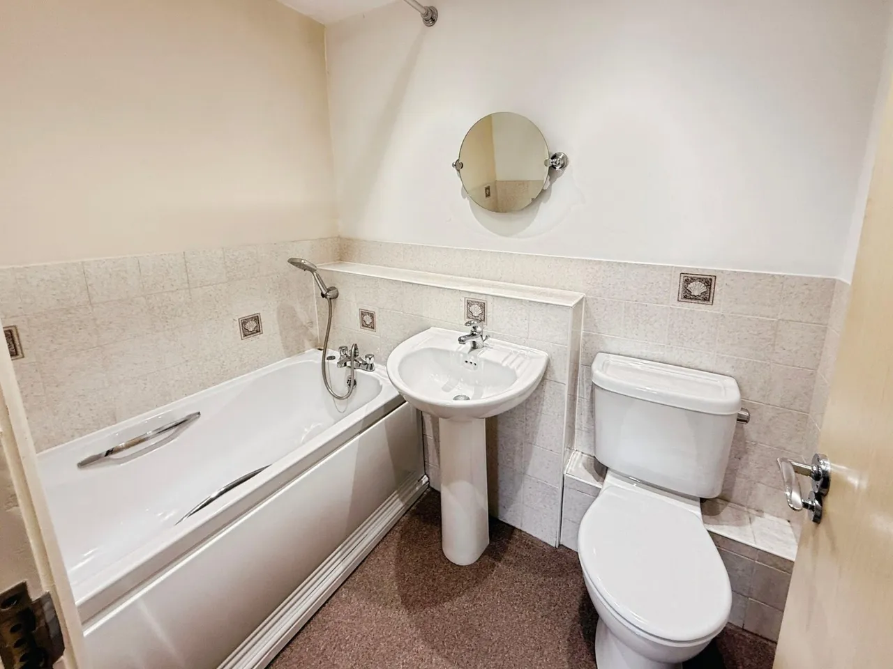 Gatcombe Way, Priorslee, TF2, photo 3