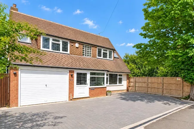 3 bed house for sale — King Edwards Road, Ruislip