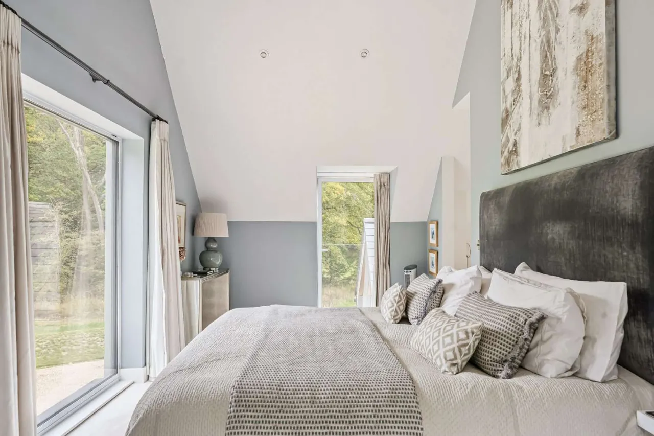 Woodside, Fetcham, Leatherhead, Surrey, KT22 9SS, photo 8