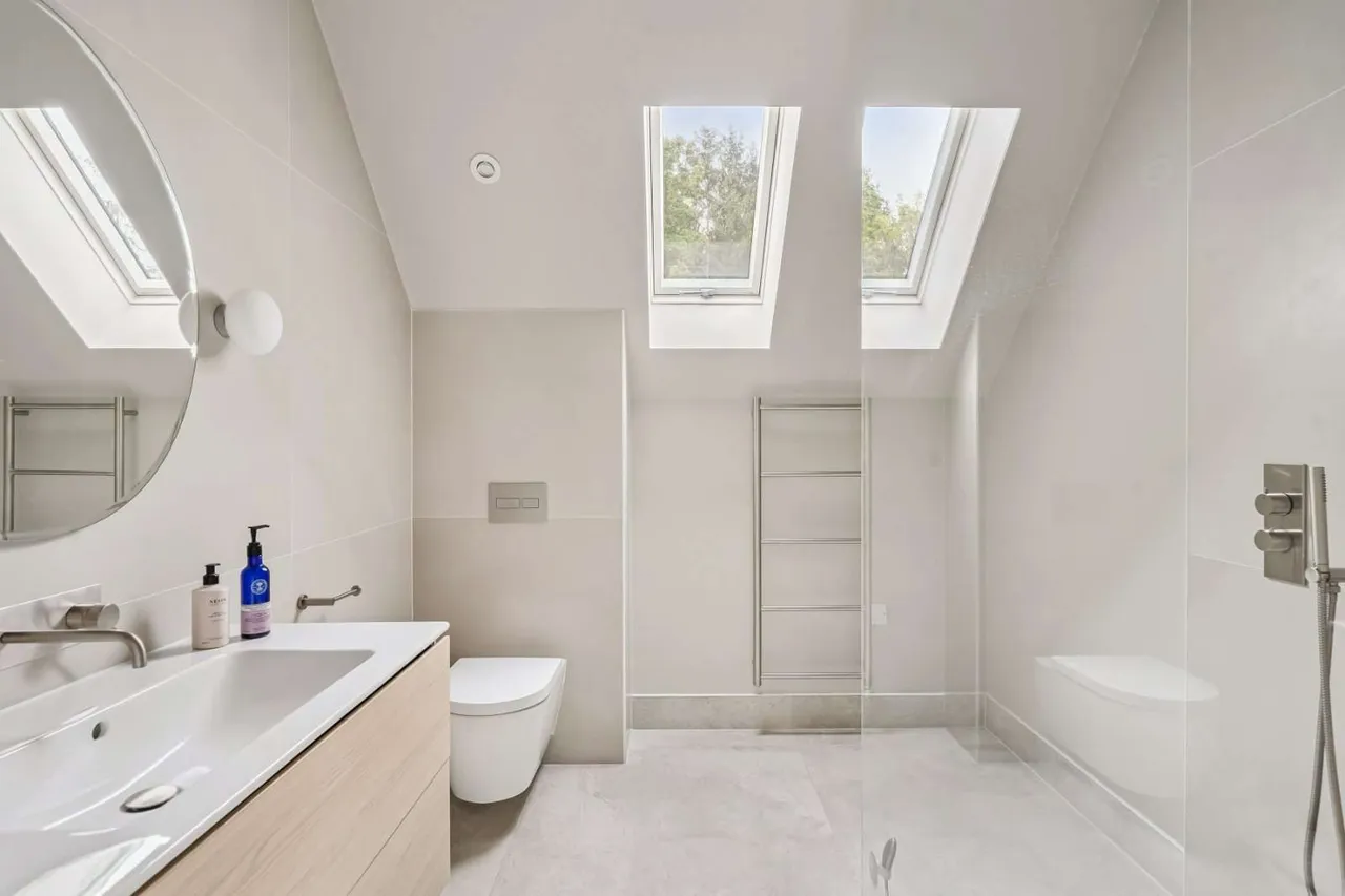 Woodside, Fetcham, Leatherhead, Surrey, KT22 9SS, photo 7
