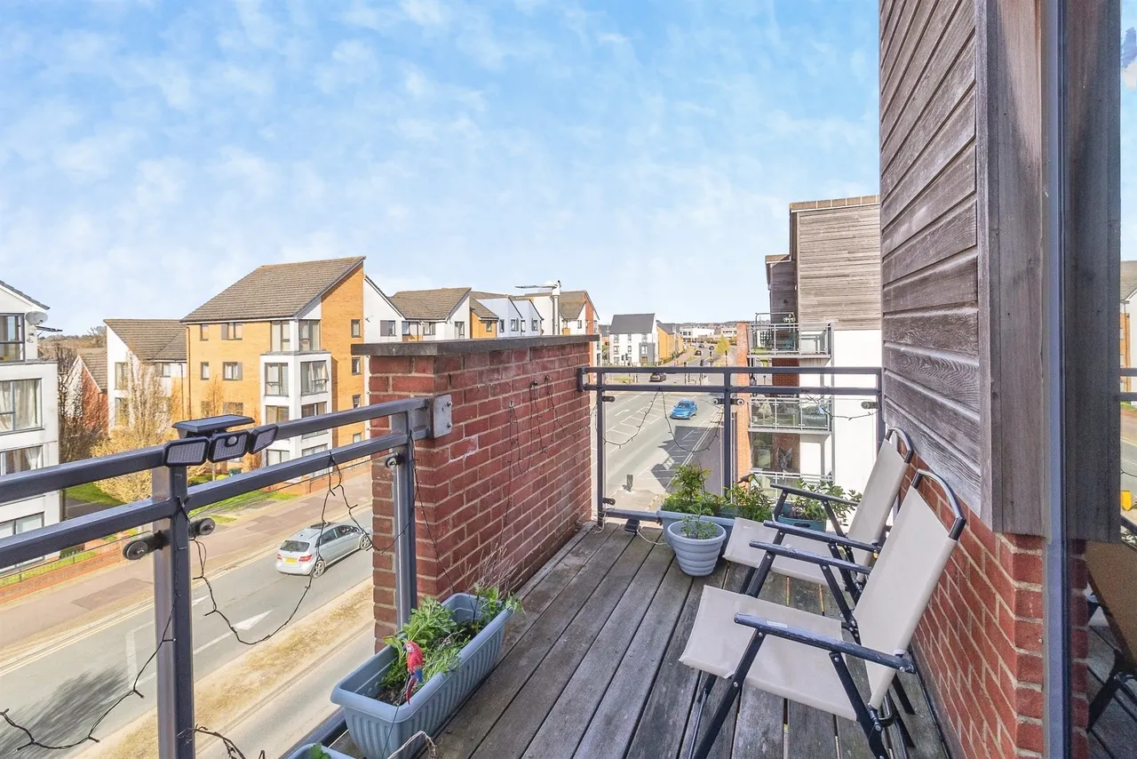 3 bed flat for sale, Somerset Walk, Broughton, MK10