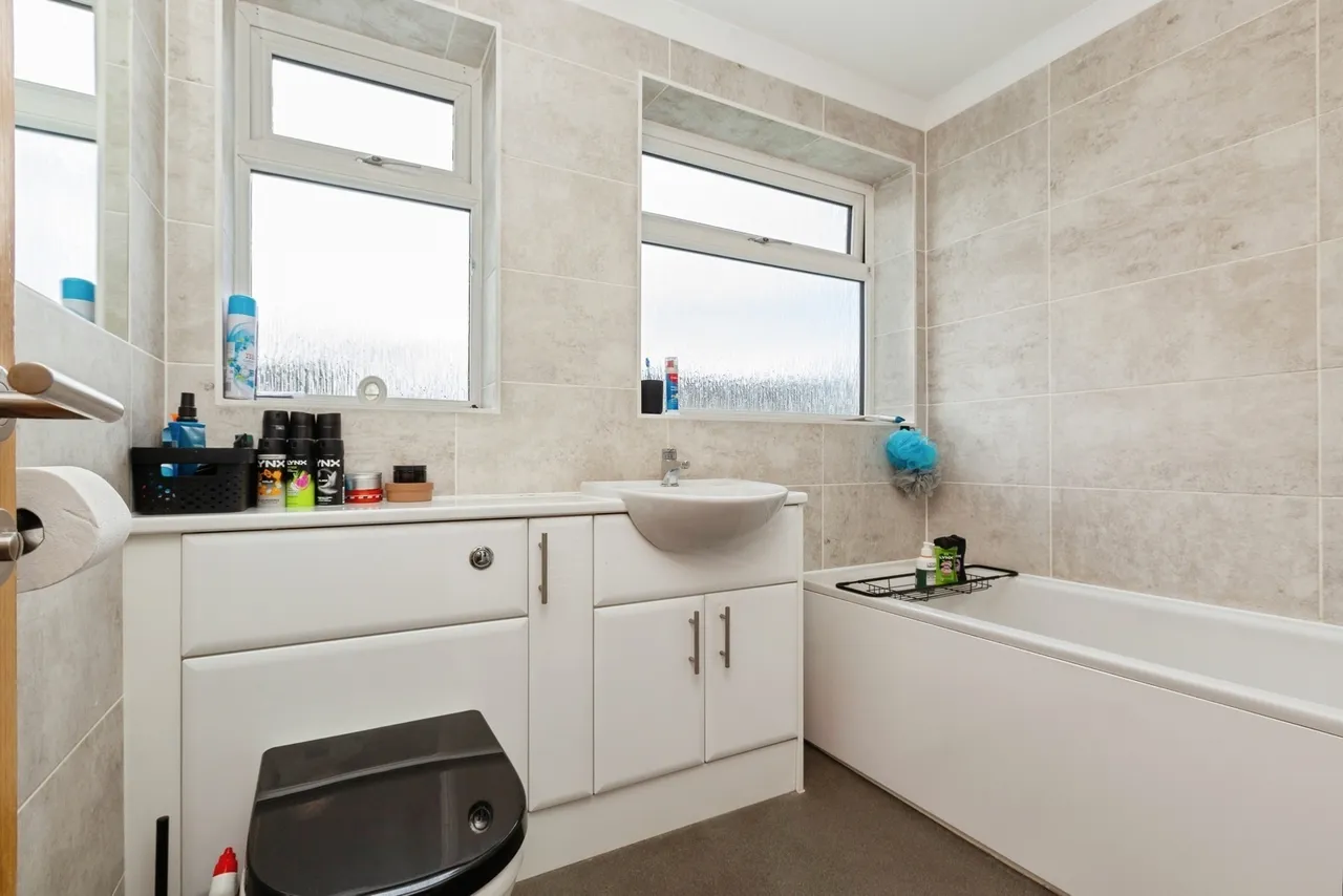 Douglas Road, Aylesbury, Buckinghamshire, HP20, photo 14