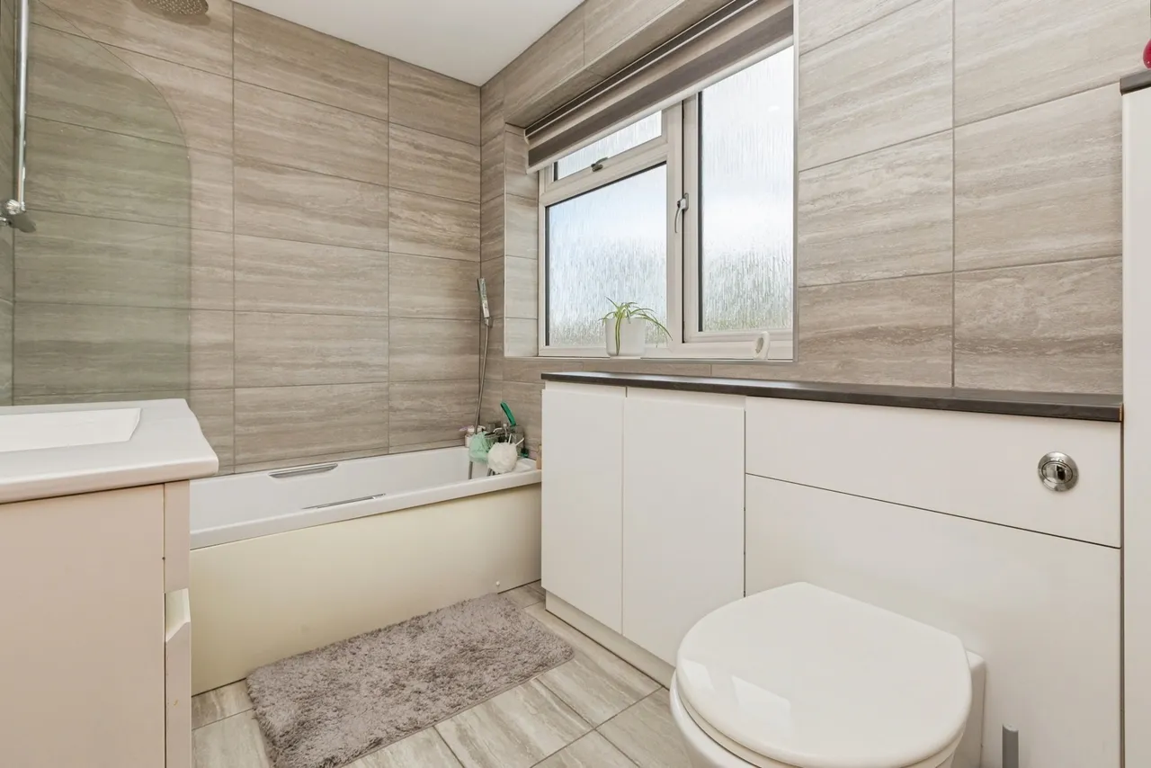 Douglas Road, Aylesbury, Buckinghamshire, HP20, photo 11