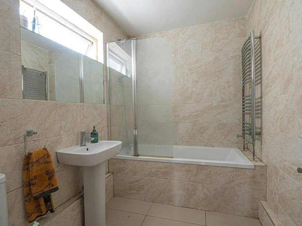 Hazel Tree Road, Watford, WD24, photo 9