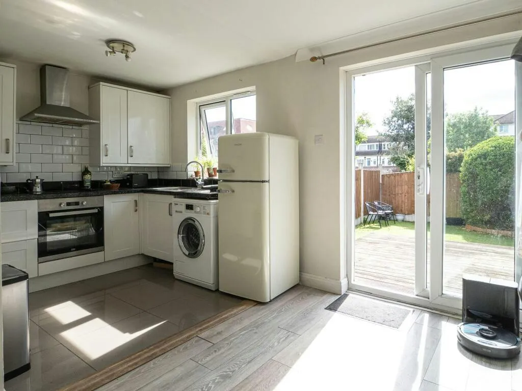 Hazel Tree Road, Watford, WD24, photo 2