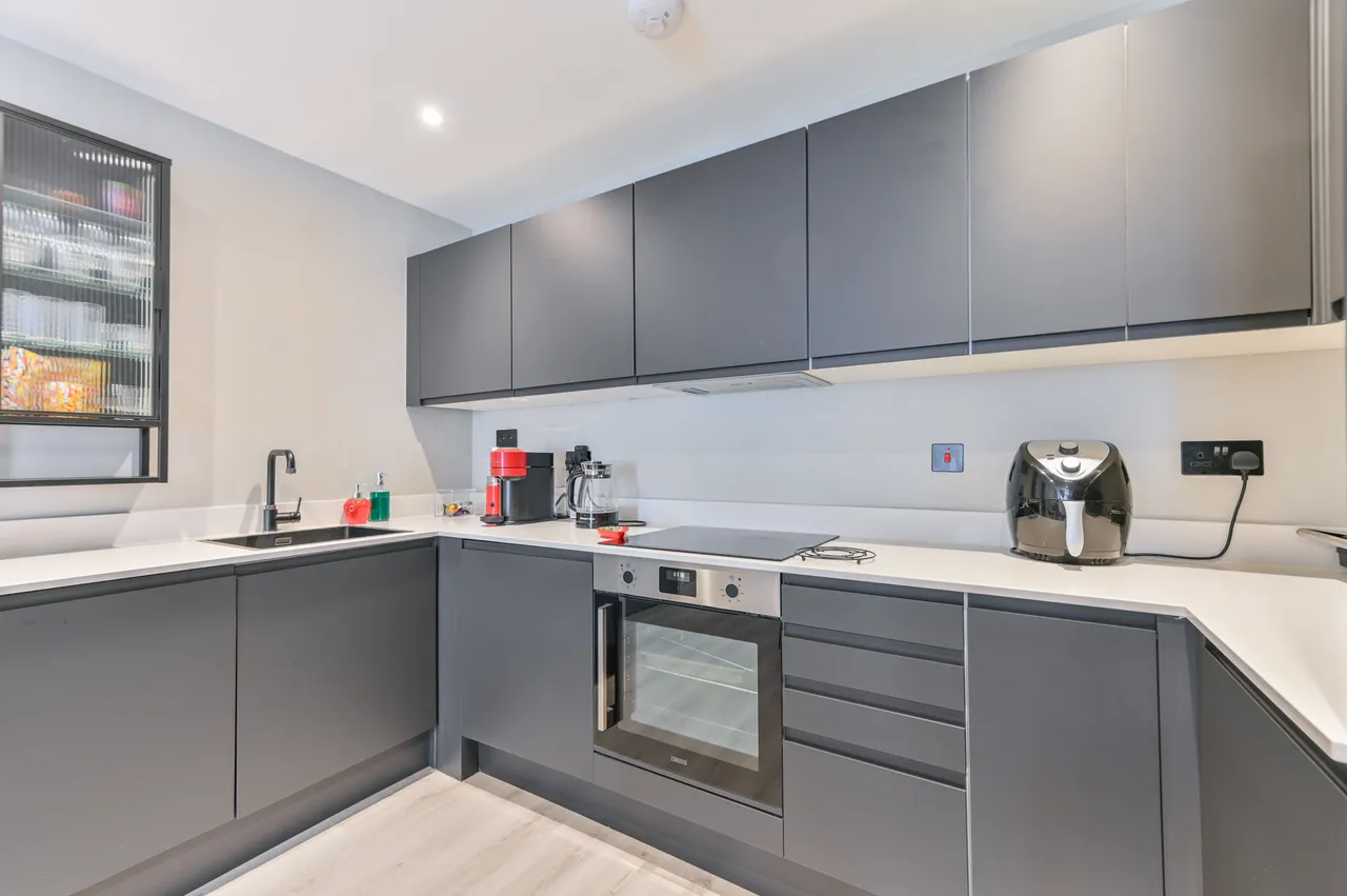 Flat 3, Oak House, London, photo 10