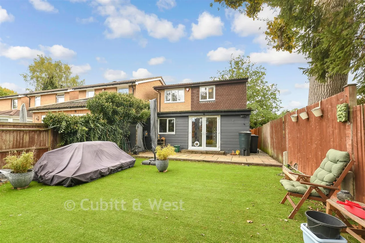 Calluna Drive, Copthorne, RH10, photo 19