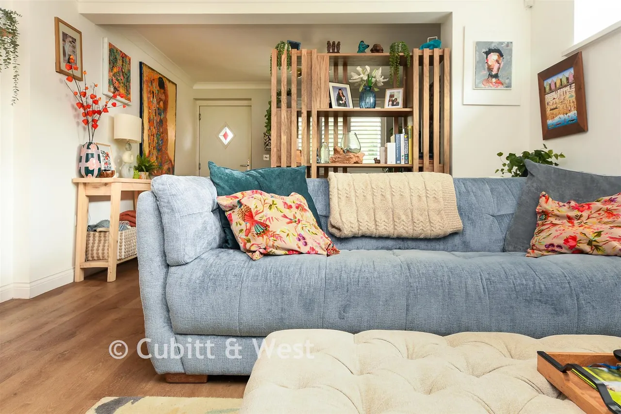 Calluna Drive, Copthorne, RH10, photo 8