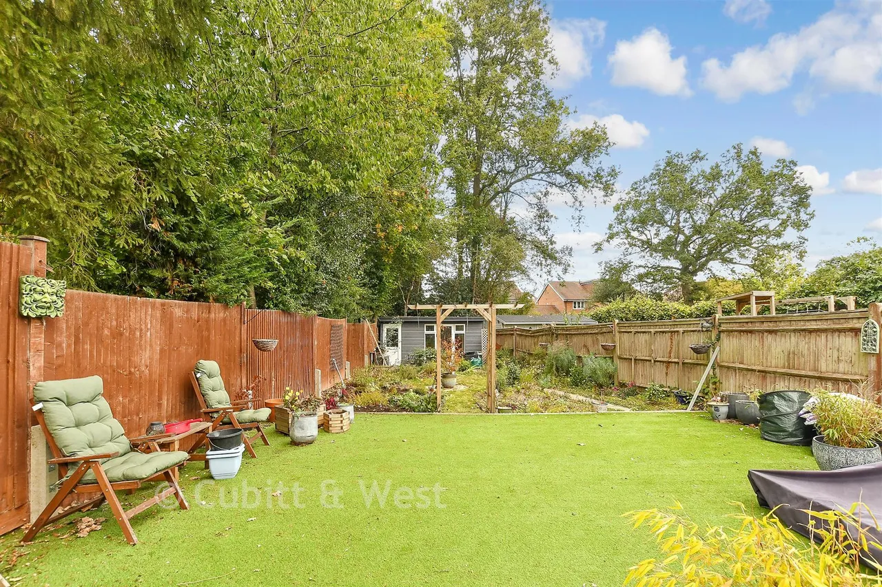 Calluna Drive, Copthorne, RH10, photo 17
