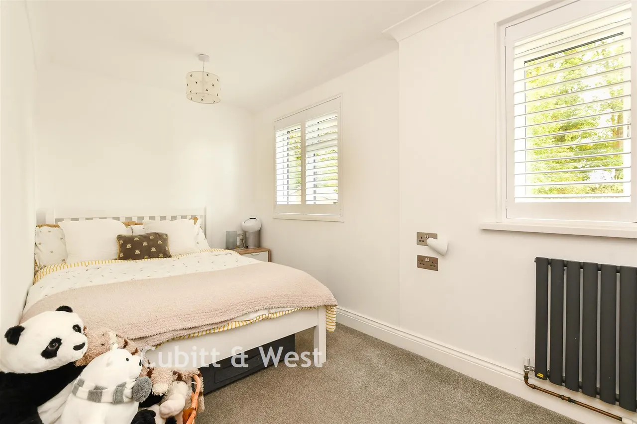 Calluna Drive, Copthorne, RH10, photo 10