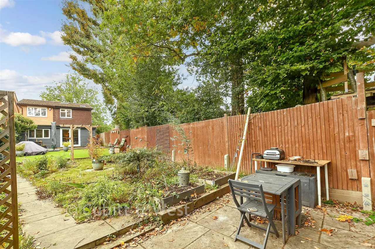 Calluna Drive, Copthorne, RH10, photo 15