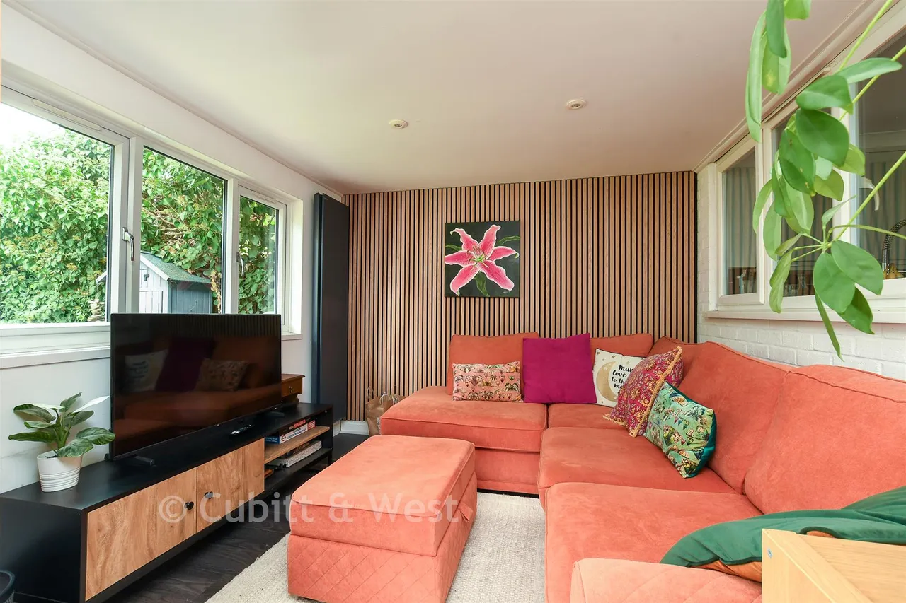 Calluna Drive, Copthorne, RH10, photo 5