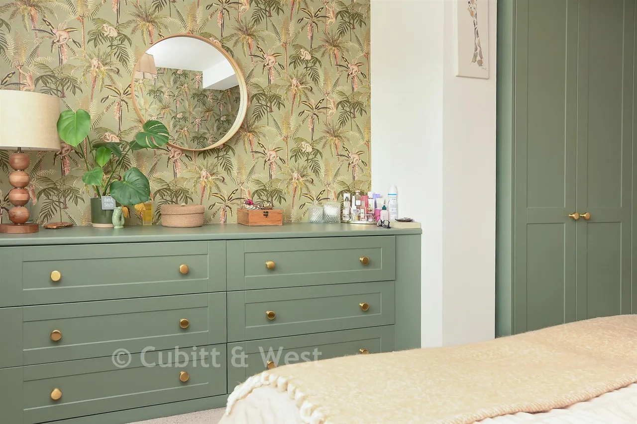 Calluna Drive, Copthorne, RH10, photo 11