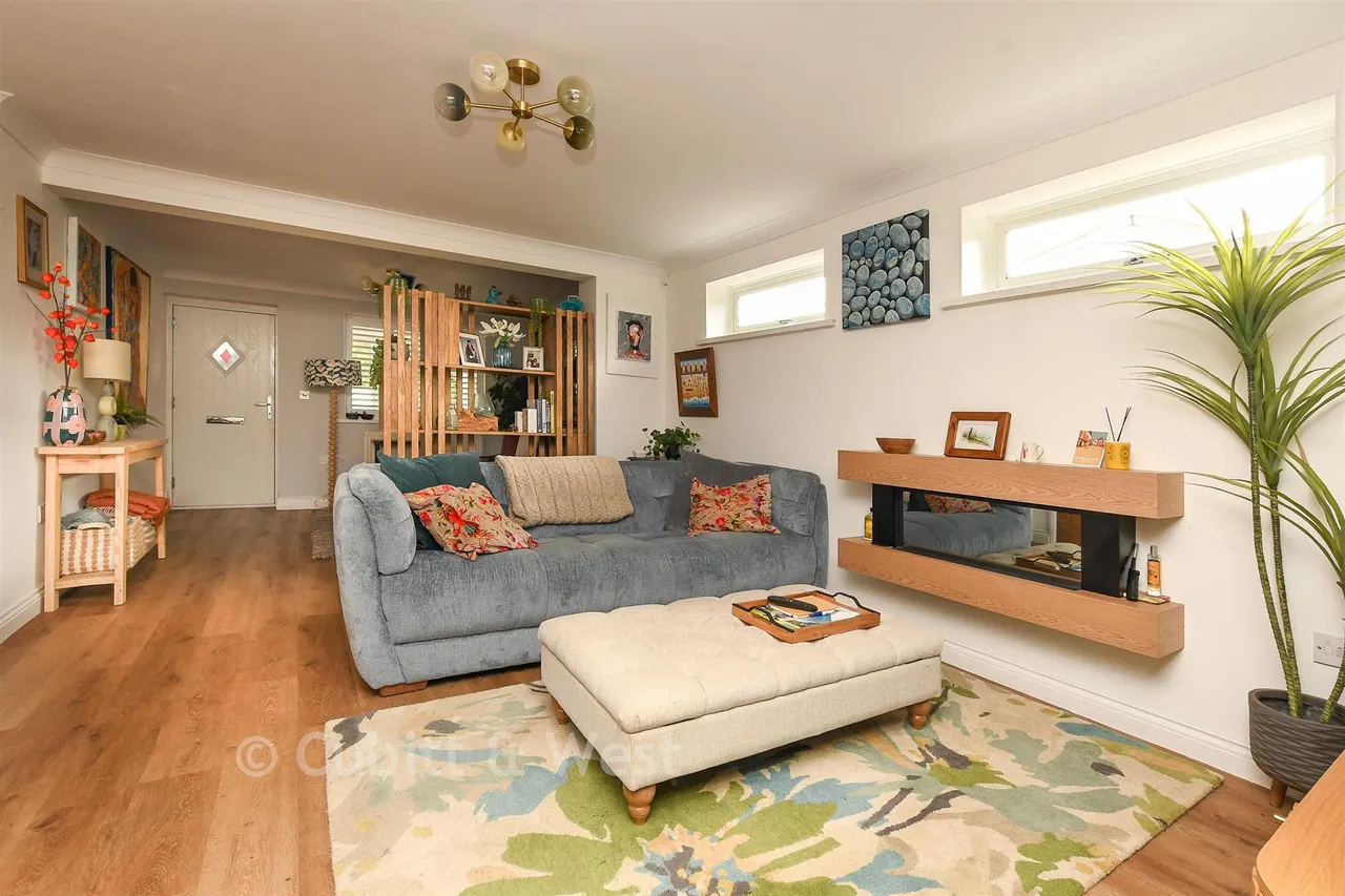 Calluna Drive, Copthorne, RH10, photo 2