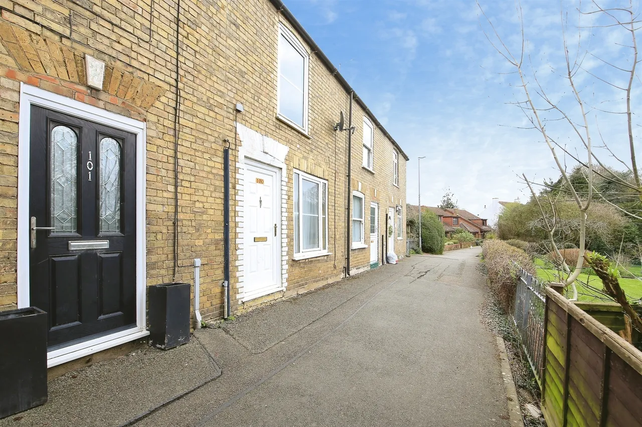 2 bed house for sale — West End, March