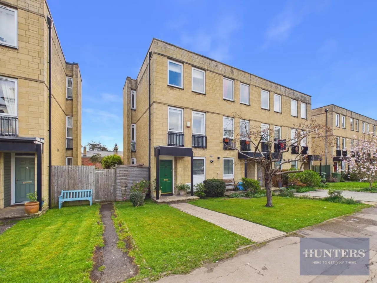 3 bed house for sale — East Approach Drive, Cheltenham