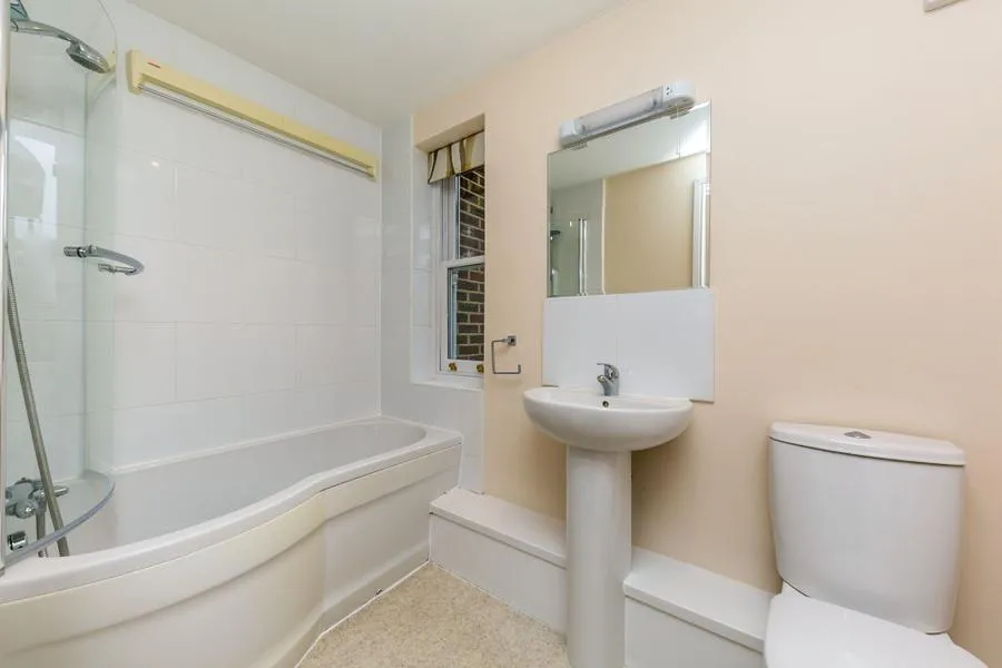 London Road, Guildford, GU1, photo 9