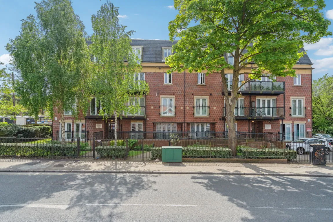 1 bed flat for sale, Marsh Road, Pinner, HA5